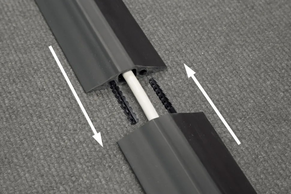 D-Line Linkable Vloerkabelgoot Zwart 8,3 cm x 1,4 cm x 1.800 mm