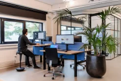 Schaffenburg Dextro Plus Duo Zit-sta-bureau Rechthoekig Kersen H-Frame 1.200 (B) x 800 (D) x 645 (H) mm Melamine