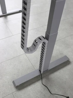 VLXK65 Elektrisch hoogteverstelbaar Zit-sta-bureau Walnoot C-Voet 1,600 (B) x 800 (D) x 1,295 (H) mm Spaanplaat, Staal
